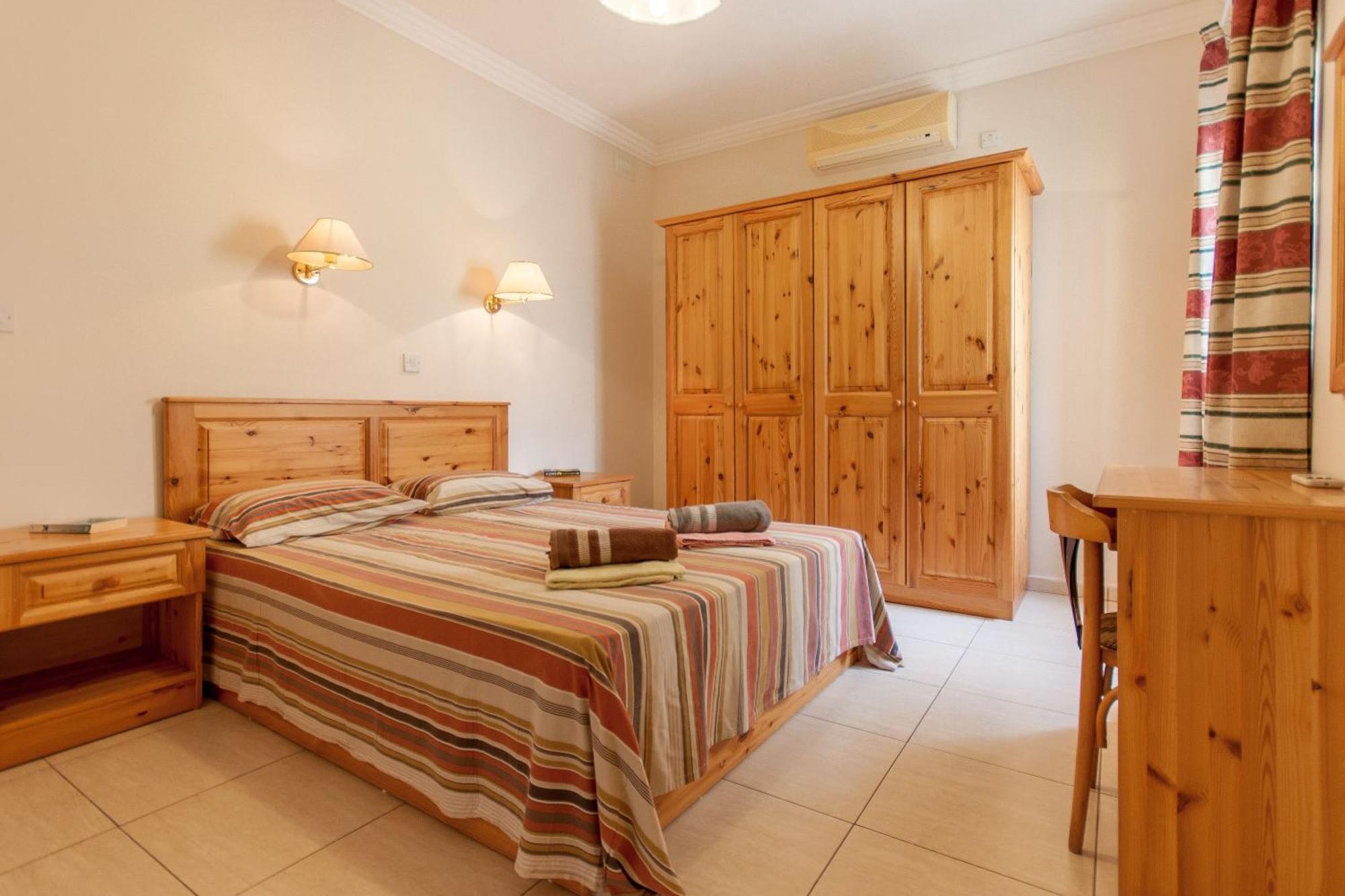 Pool & Sea Merill Apartments Mellieha Room photo